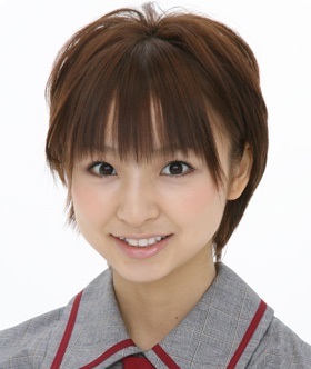 篠田麻里子の整形前グレー制服画像